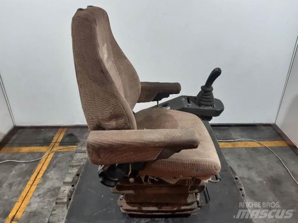 CAT M312 Kabinos ir interjeras