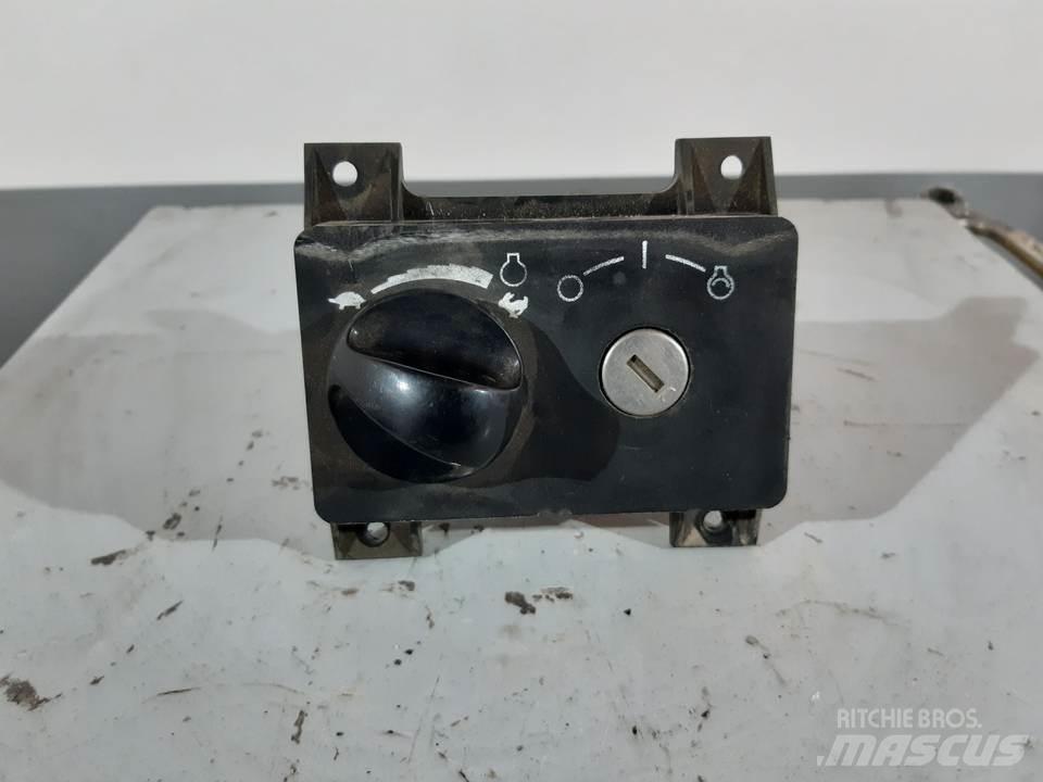 CAT M313C Kabinos ir interjeras
