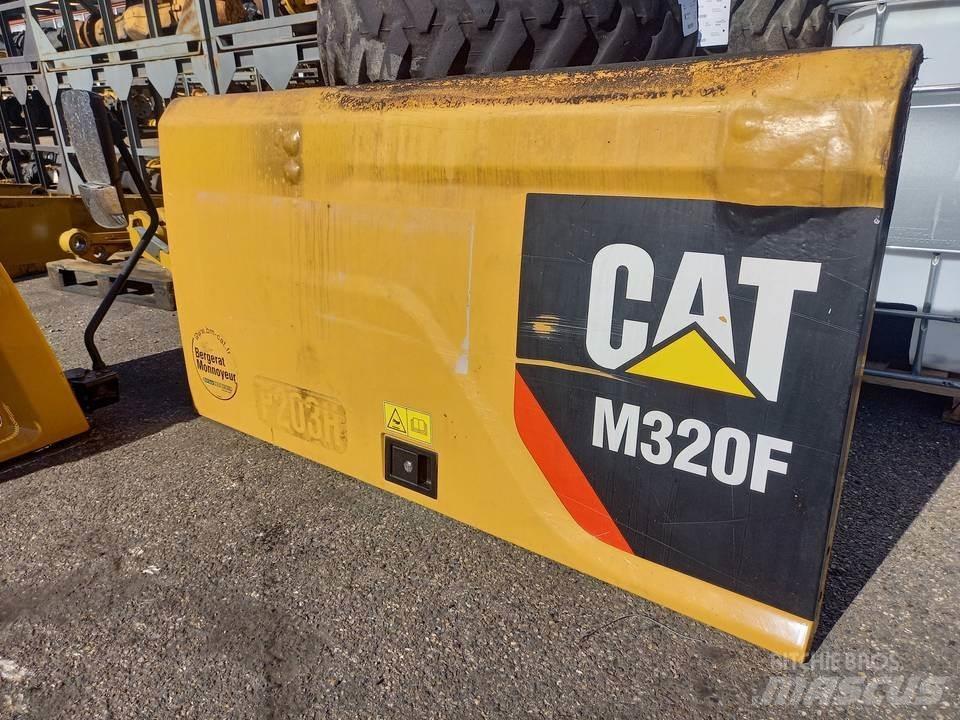 CAT M320F Kabinos ir interjeras