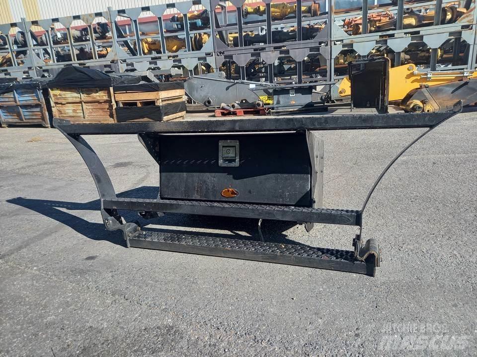 CAT M320F Kabinos ir interjeras
