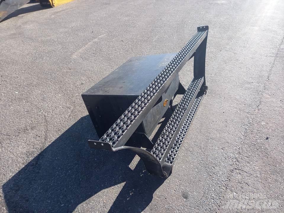 CAT M320F Kabinos ir interjeras