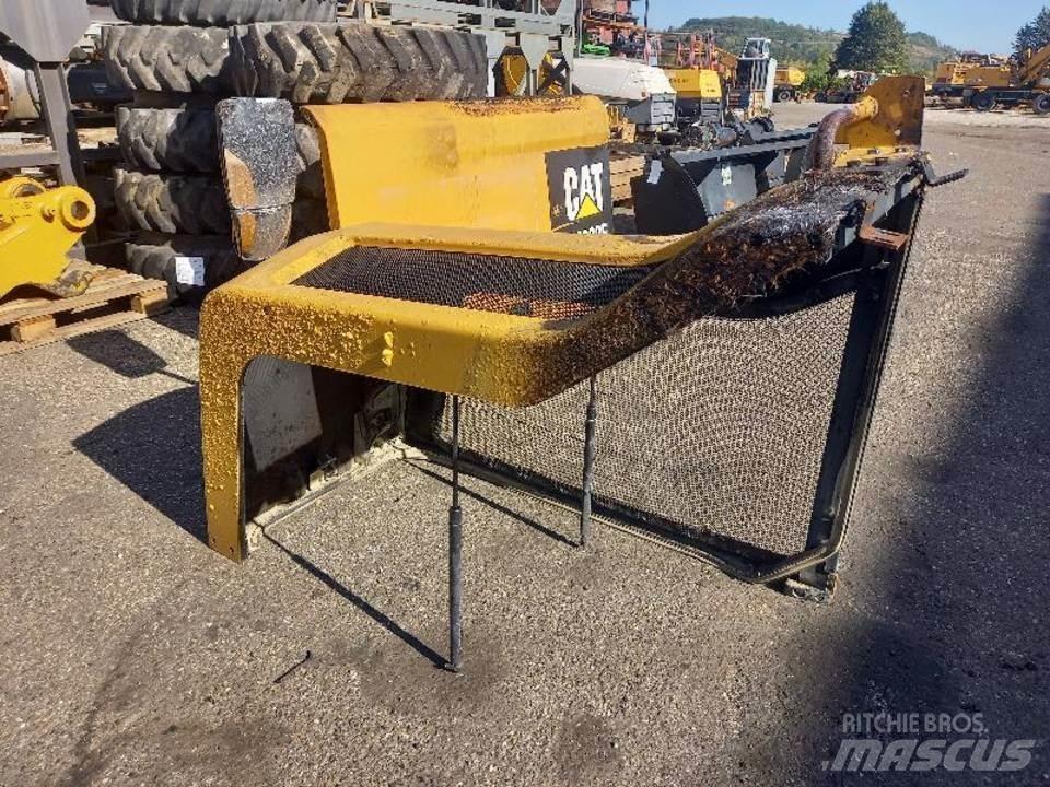 CAT M320F Kabinos ir interjeras