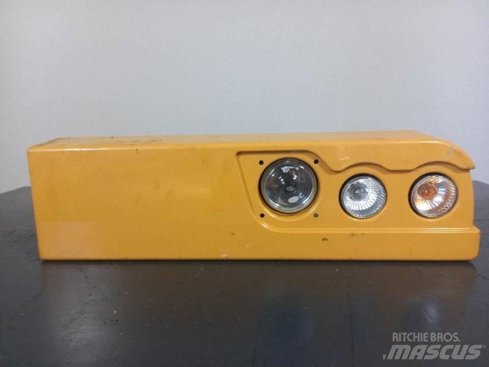 CAT M320F Kabinos ir interjeras