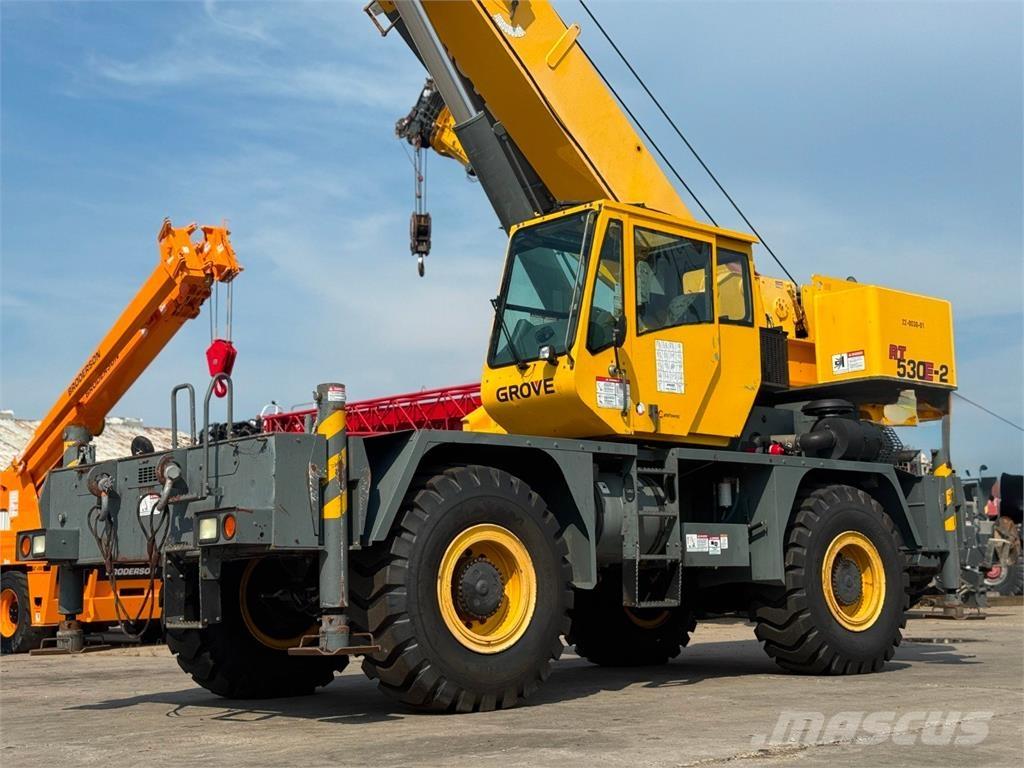 Grove RT530E Neapdoroto reljefo kranai