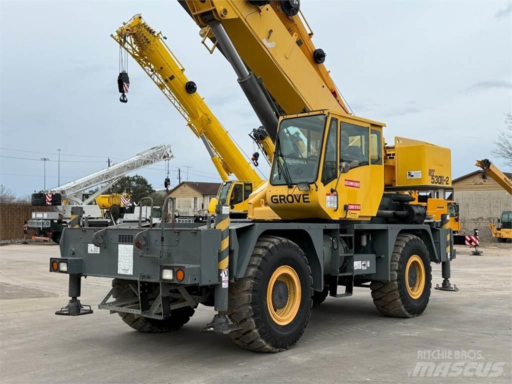 Grove RT530E-2 Neapdoroto reljefo kranai