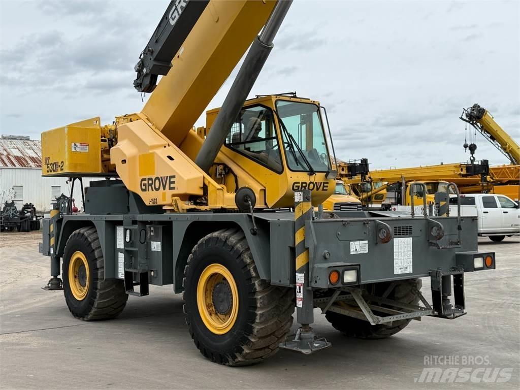 Grove RT530E-2 Neapdoroto reljefo kranai