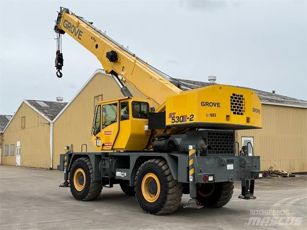 Grove RT530E-2 Neapdoroto reljefo kranai