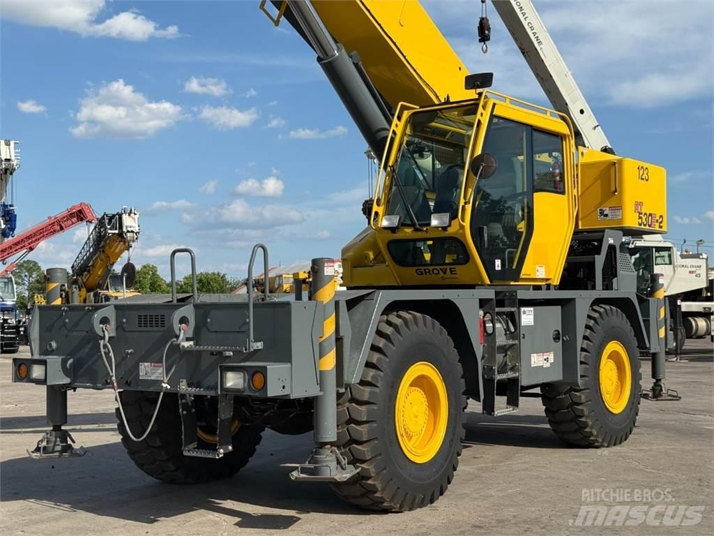 Grove RT530E-2 Neapdoroto reljefo kranai