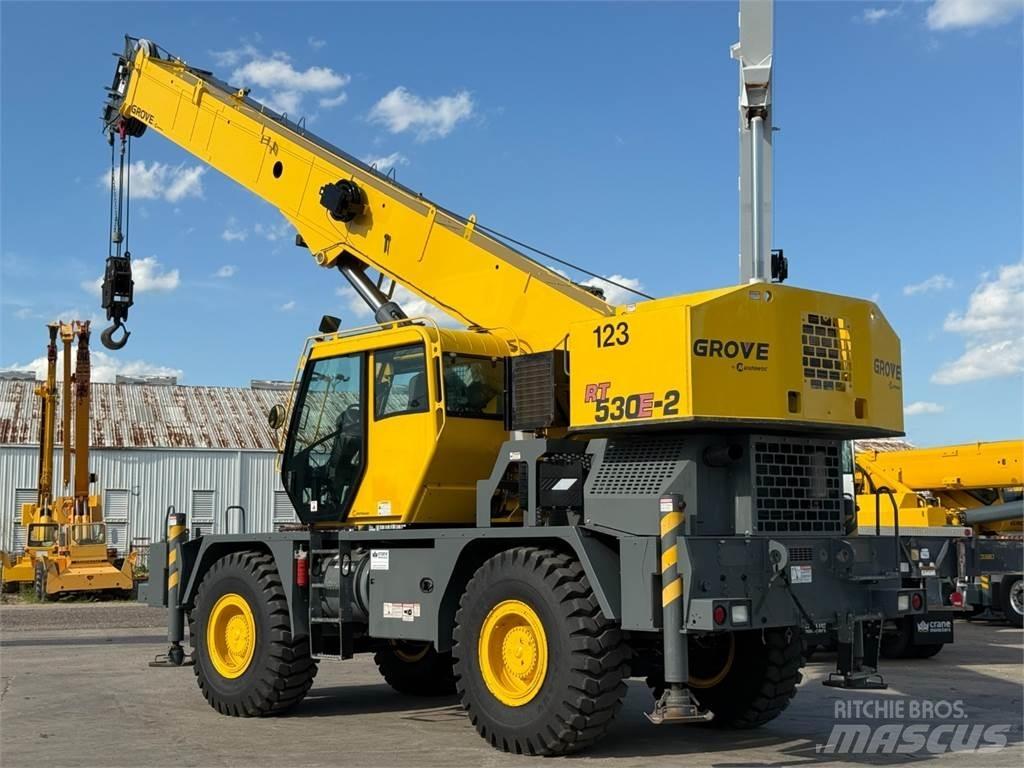 Grove RT530E-2 Neapdoroto reljefo kranai