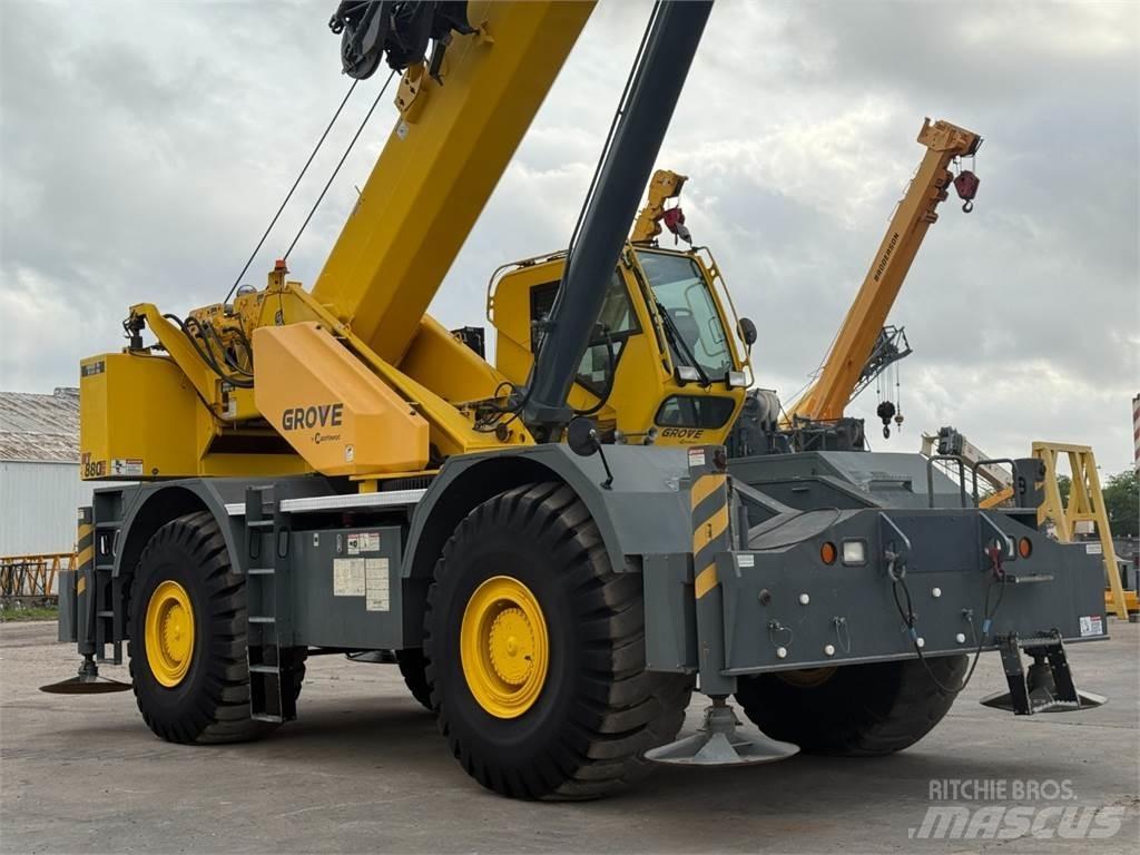 Grove RT880E Neapdoroto reljefo kranai