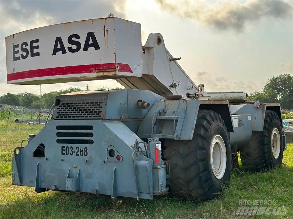 Terex RT 775 Neapdoroto reljefo kranai