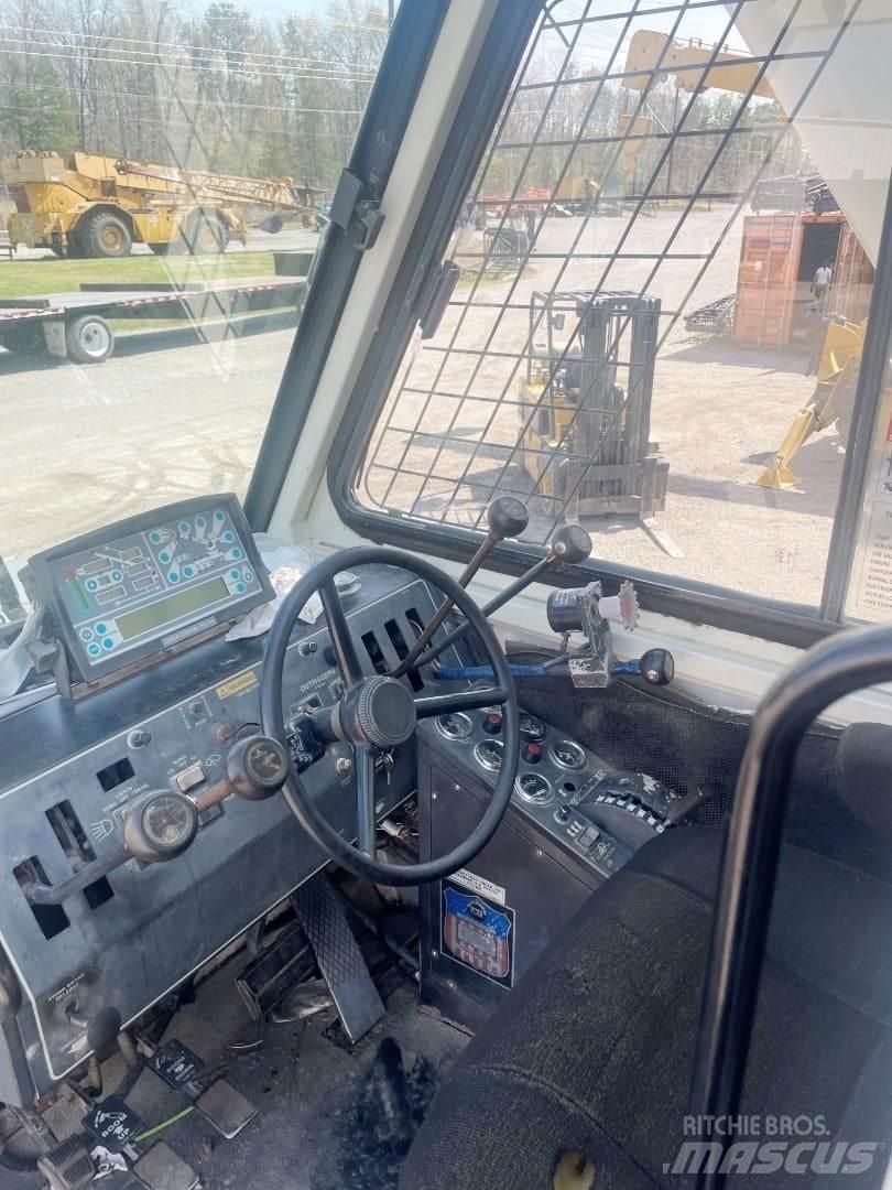 Terex RT 335 Neapdoroto reljefo kranai