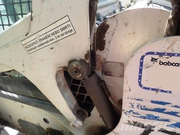 Bobcat 773 Krautuvai su šoniniu pasukimu