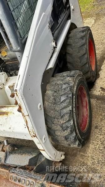 Bobcat S130 Krautuvai su šoniniu pasukimu