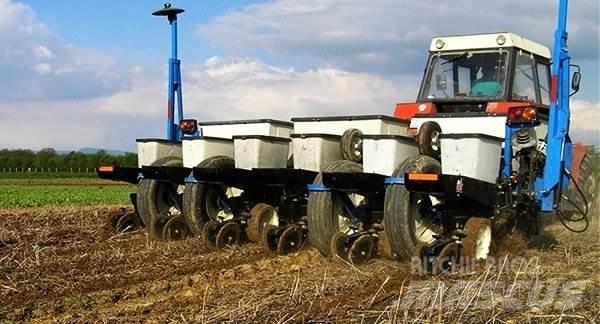  _JINÉ USA) Kinze - 3000 Traktoriai