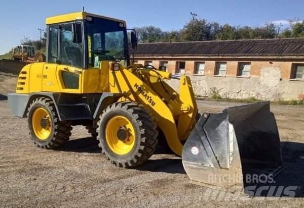 Komatsu WA 95 Naudoti ratiniai krautuvai