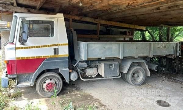 Nissan L351 Sunkvežimiai su keliamuoju kabliu