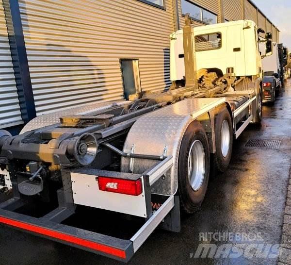 Scania P 360 Sunkvežimiai su keliamuoju kabliu
