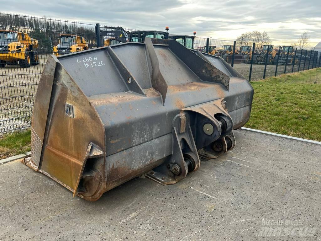 Volvo L 260 H Naudoti ratiniai krautuvai