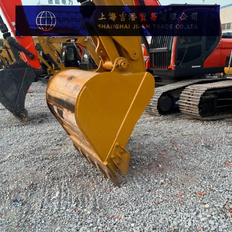 CAT 323 D Vikšriniai ekskavatoriai
