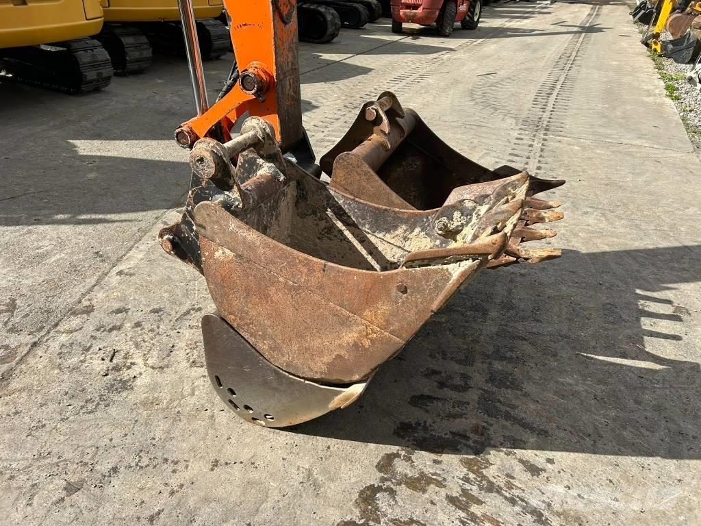 Hitachi ZX 80 SB Vidutinės galios ekskavatoriai 7-12 t