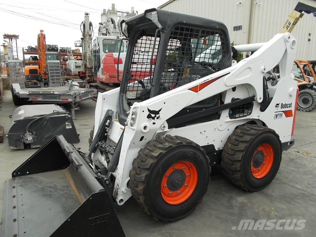 Bobcat S770 Krautuvai su šoniniu pasukimu