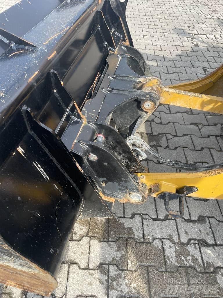 CAT 906 M Naudoti ratiniai krautuvai