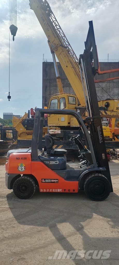 Toyota FD 30 Dyzeliniai krautuvai