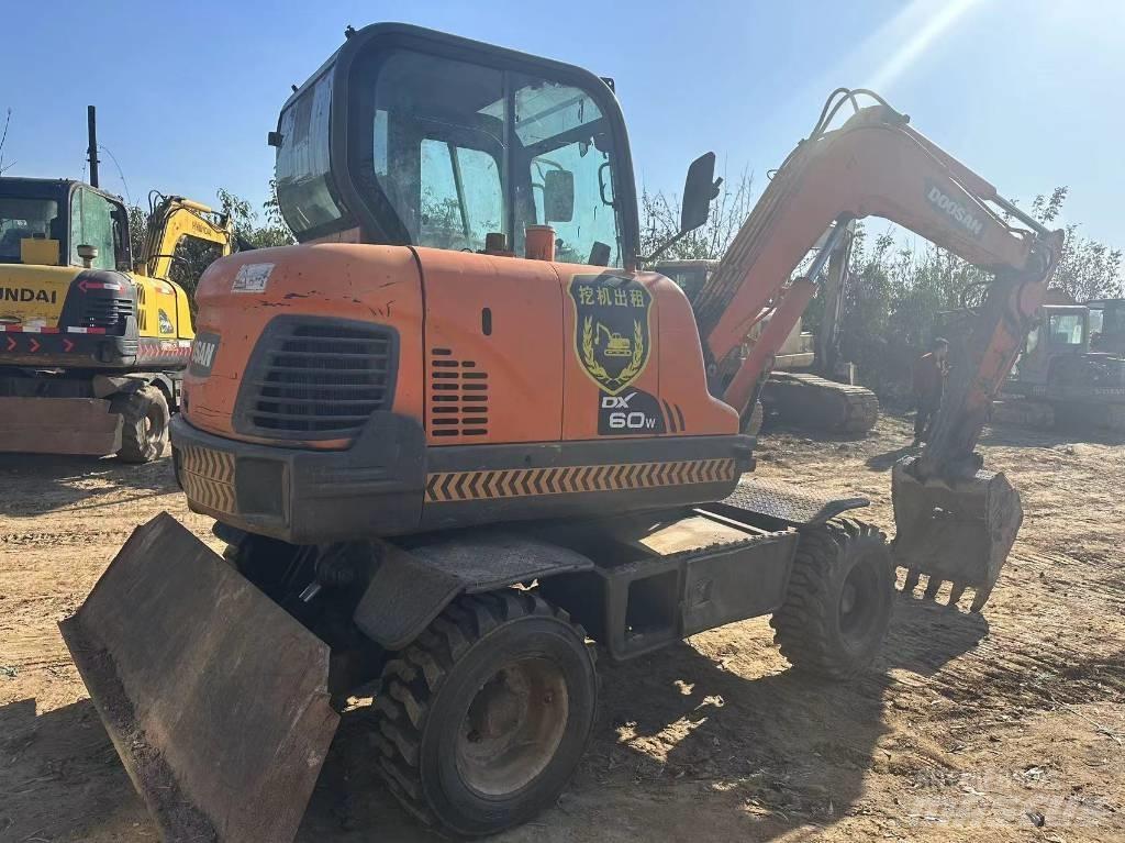 Doosan DX60W Mini ekskavatoriai < 7 t