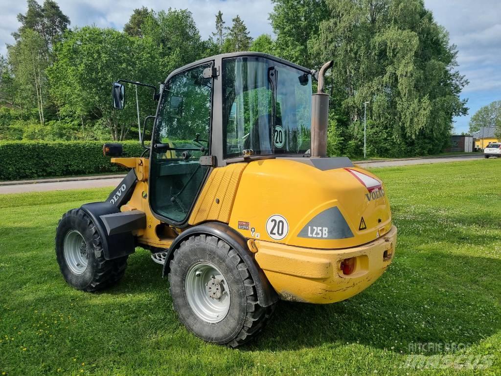 Volvo L25B Krautuvai su šoniniu pasukimu