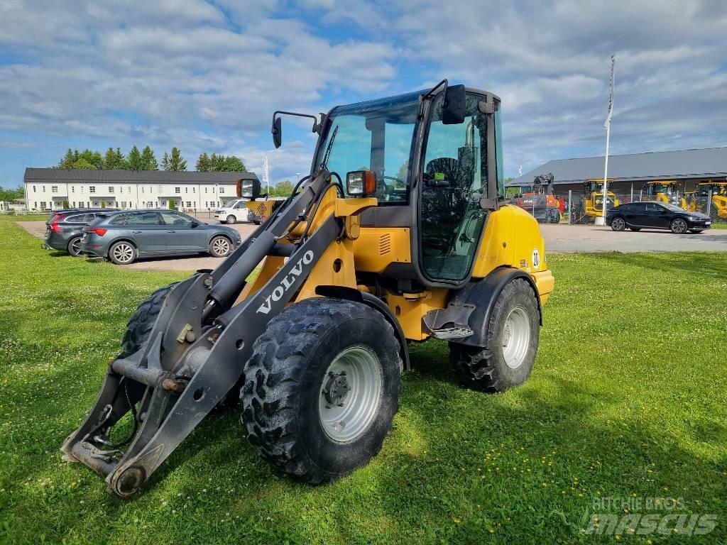 Volvo L25B Krautuvai su šoniniu pasukimu