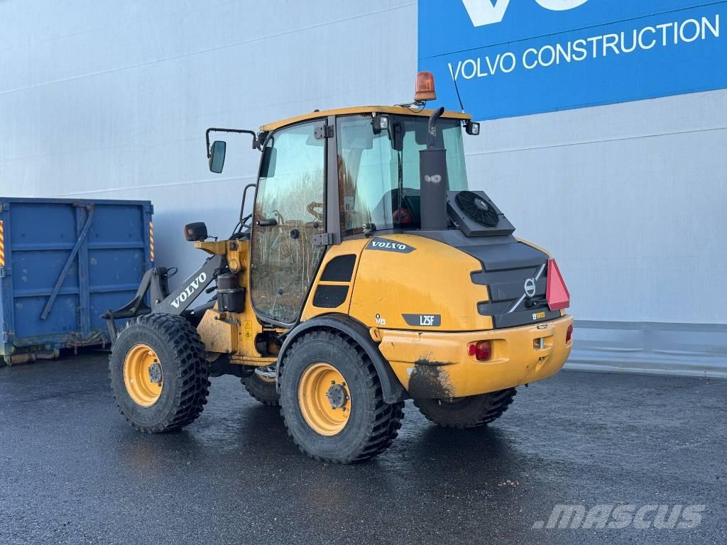 Volvo L 25 F Naudoti ratiniai krautuvai
