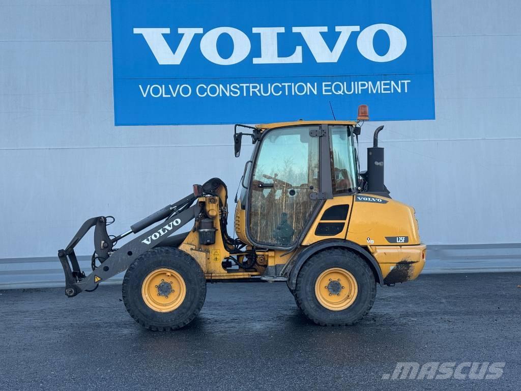 Volvo L 25 F Naudoti ratiniai krautuvai