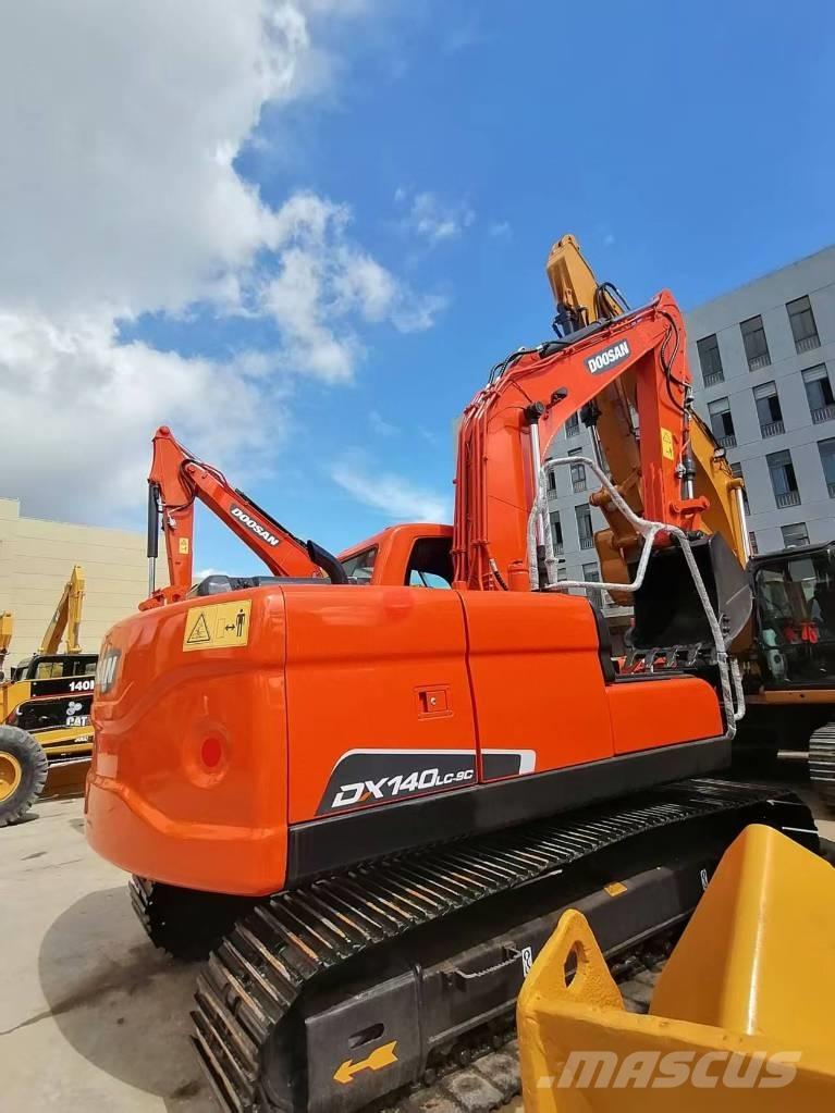 Doosan DX 140 Vikšriniai ekskavatoriai
