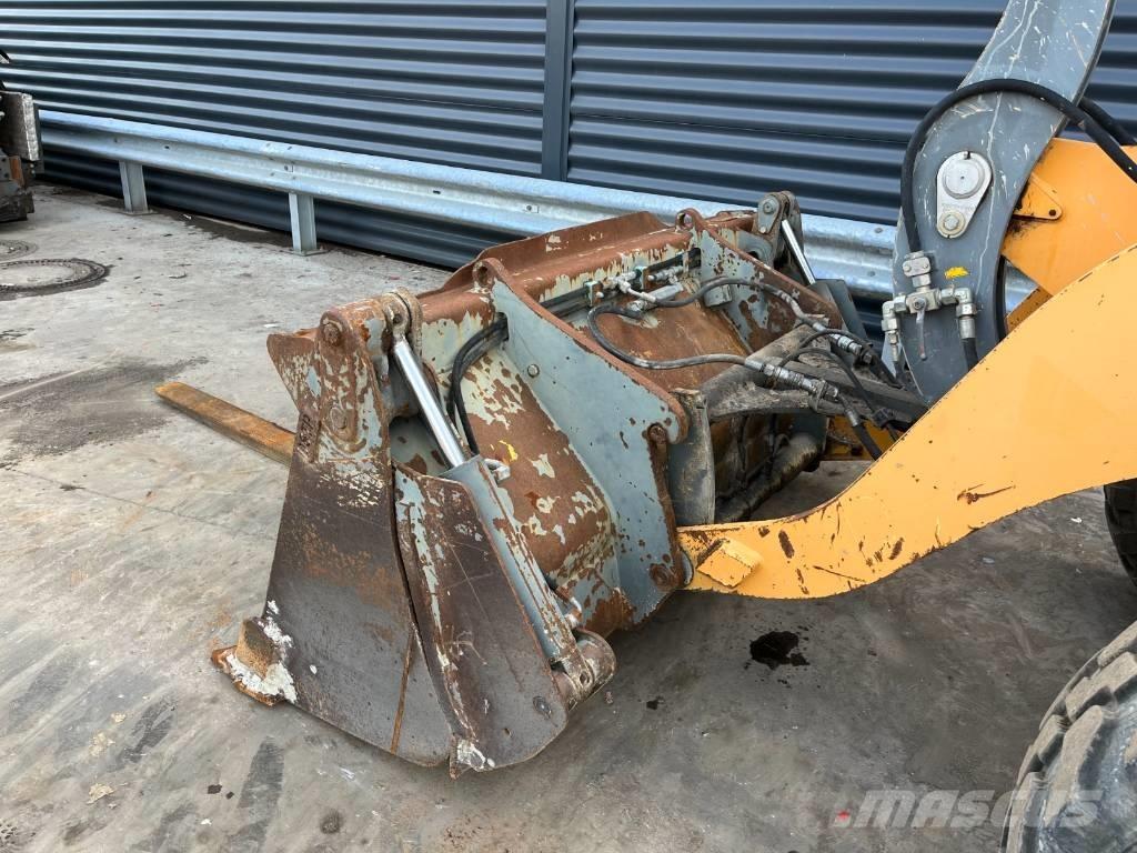 Liebherr L 506 Naudoti ratiniai krautuvai