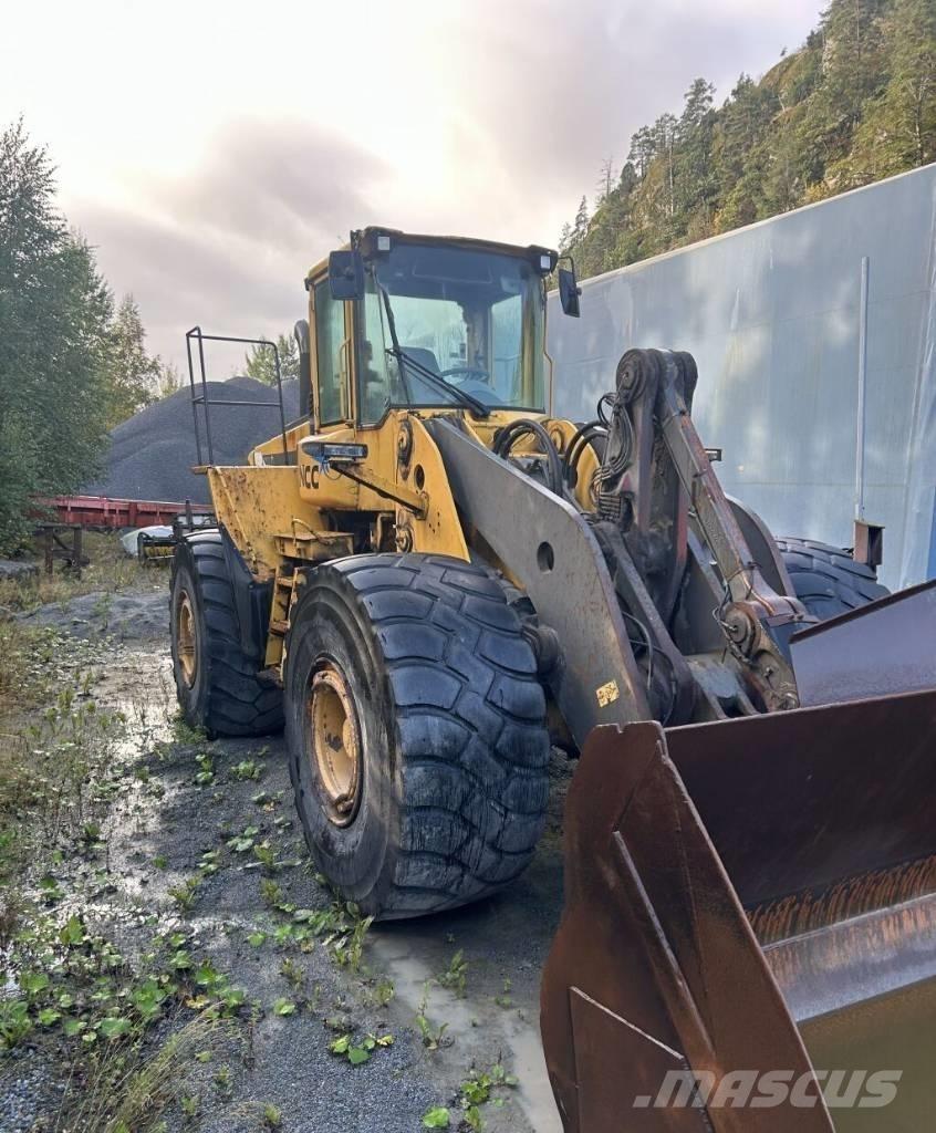 Volvo L 220 D Naudoti ratiniai krautuvai