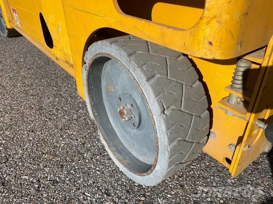 Haulotte Compact 12 Žirkliniai keltuvai