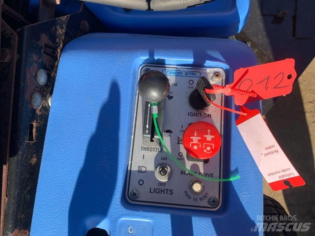 Dixon ZTR4421 Žoliapjovės su lankstiniu vairavimo mechanizmu