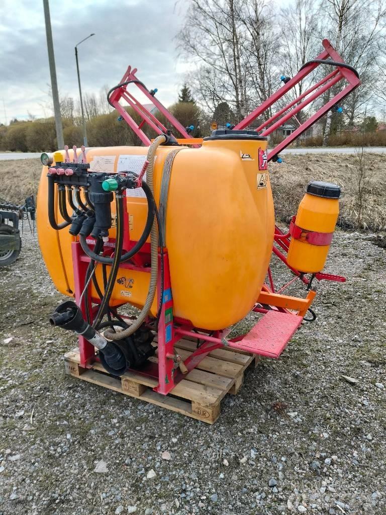 Junkkari 900 / 12 Įmontuoti purkštuvai