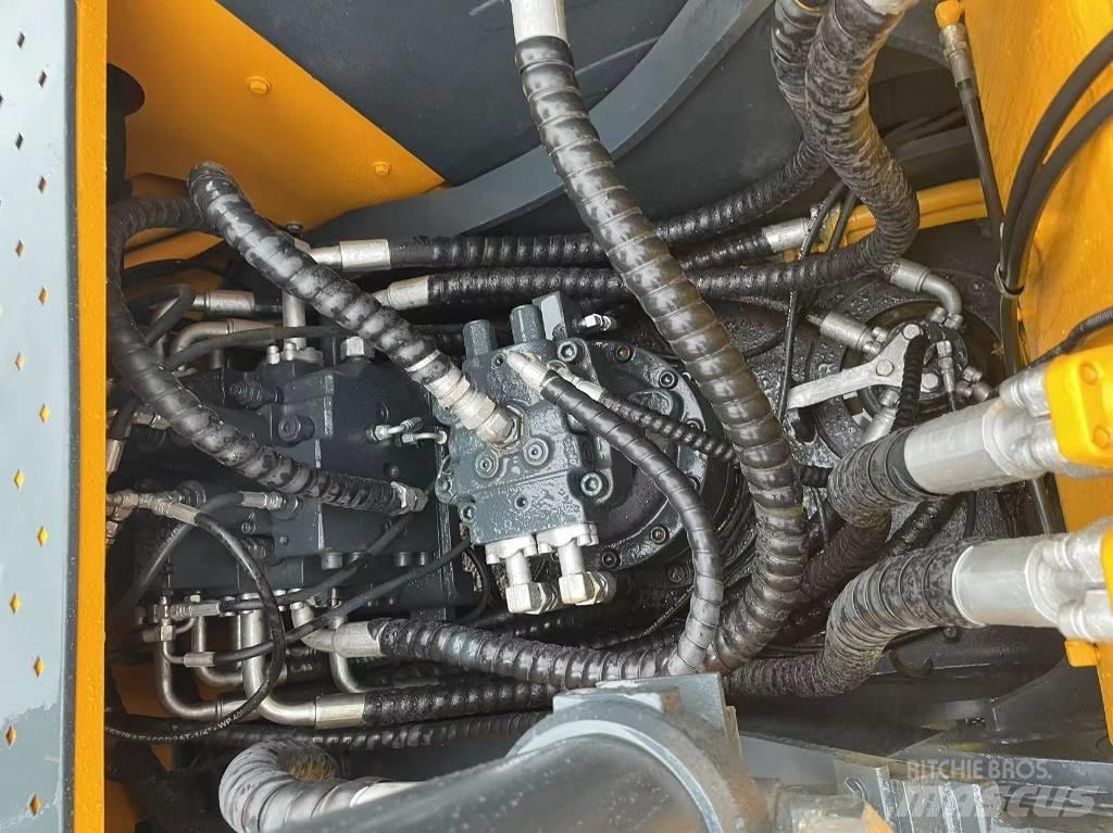 Hyundai R220 Vikšriniai ekskavatoriai