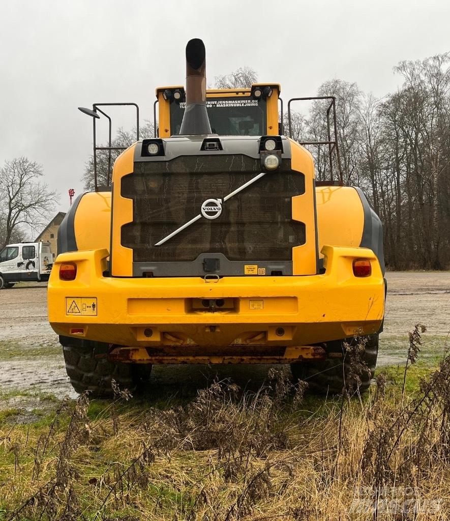 Volvo L 250 G Naudoti ratiniai krautuvai