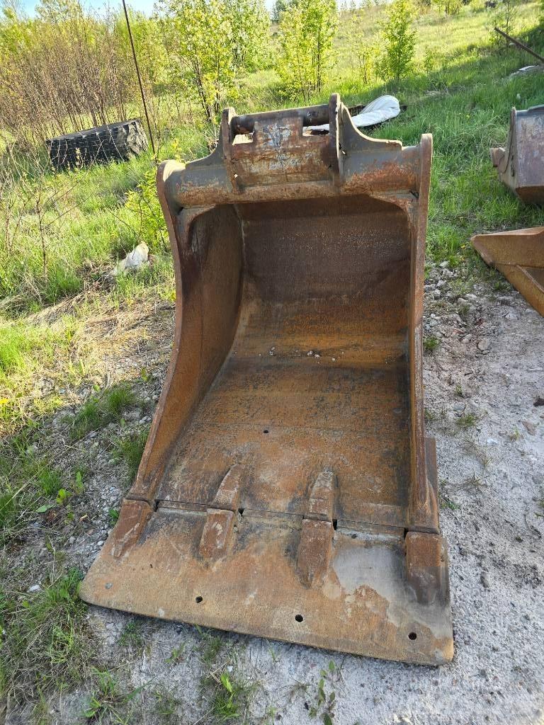 CAT 318 Ratiniai ekskavatoriai