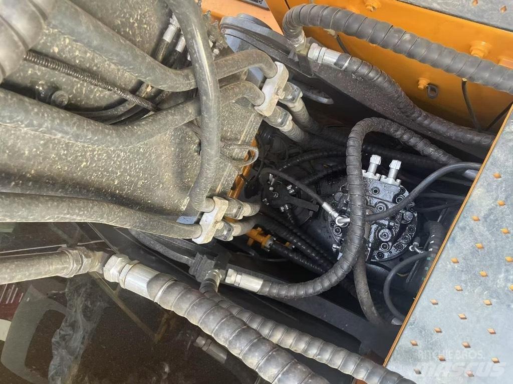 Hyundai 220LC-9S Vikšriniai ekskavatoriai