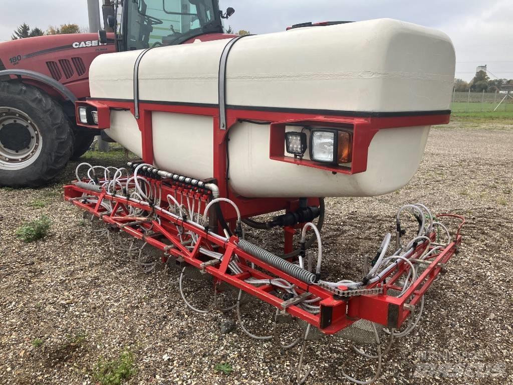  Agrovo 3000 liter Įmontuoti purkštuvai
