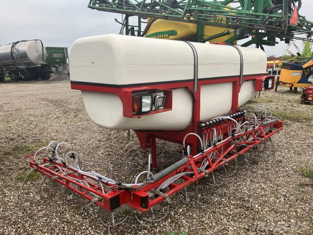  Agrovo 3000 liter Įmontuoti purkštuvai