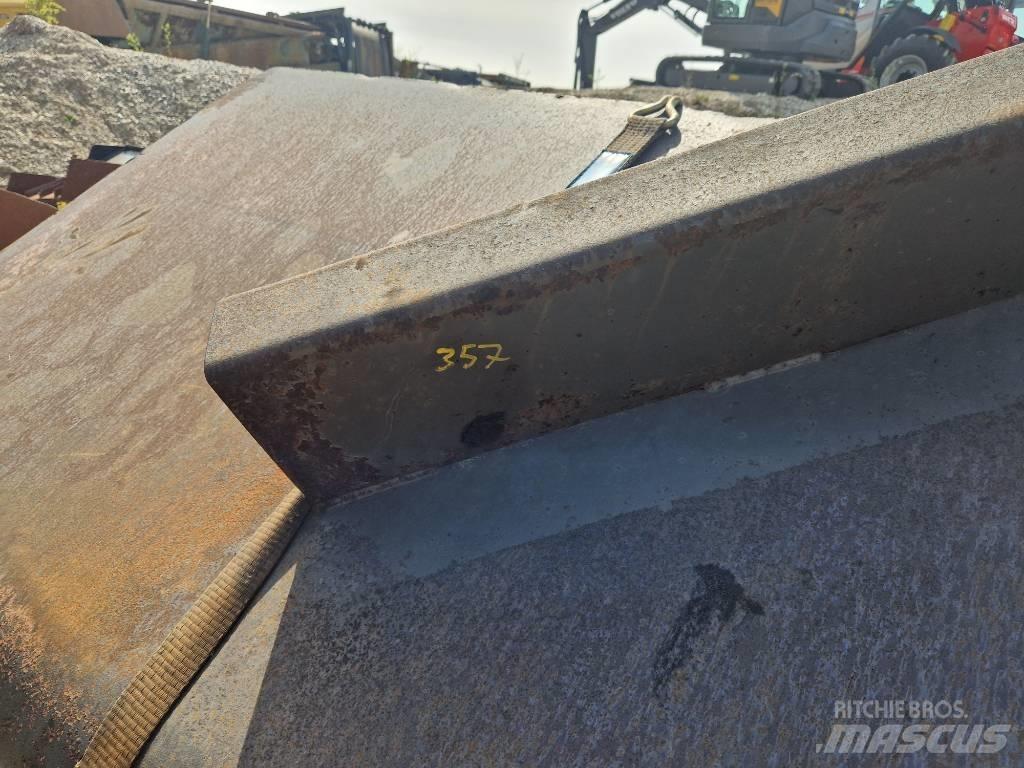 Volvo L 180 Kaušai