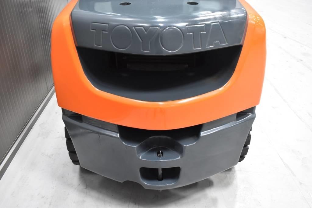 Toyota 02-8FDF30 Dyzeliniai krautuvai