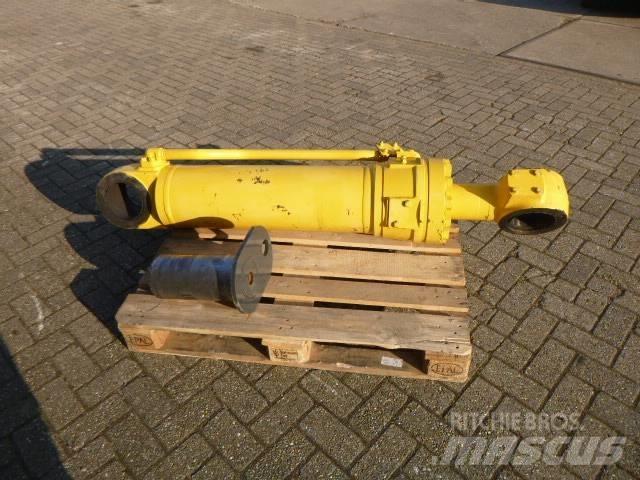 Komatsu WA600 Hidraulikos įrenginiai