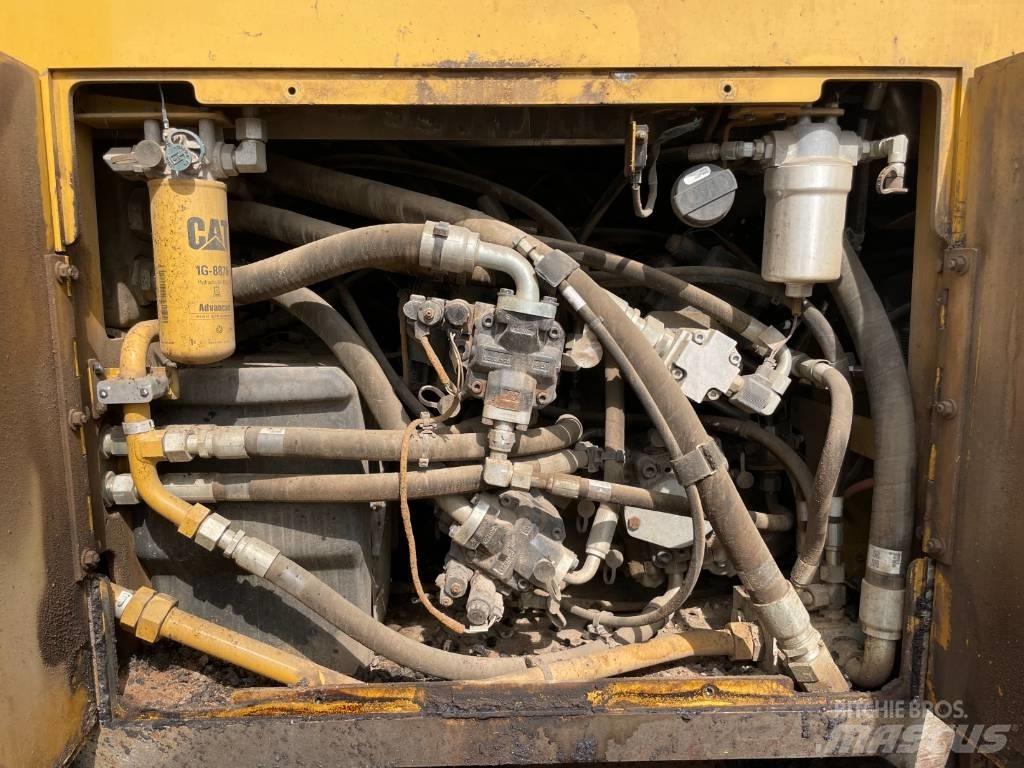 CAT AP555F Asfalto klotuvai