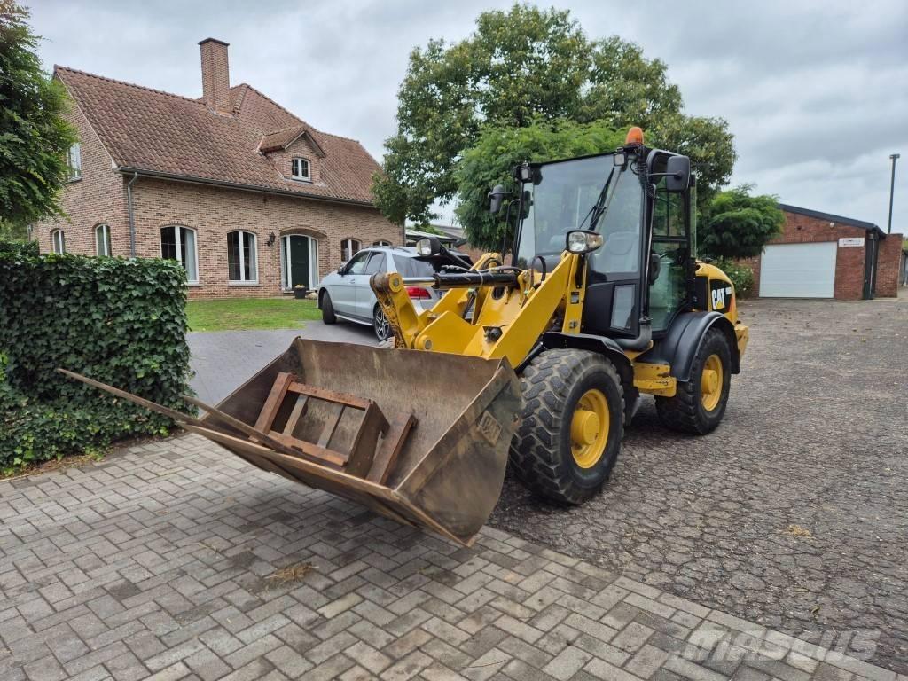 CAT 906 H Naudoti ratiniai krautuvai